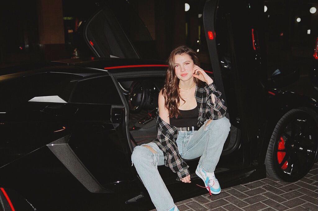 'Rich kid' Mỹ tổ chức sinh nhật tuổi 15, tiêu hết 140 tỉ VNĐ của bố mẹ trong một đêm 'Rich kid' Mỹ tổ chức sinh nhật tuổi 15, tiêu hết 140 tỉ VNĐ của bố mẹ trong một đêm