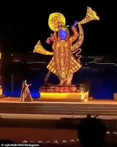 Hôn lễ con gái tỷ phú Ấn Độ có gì mà được nhận xét là đám cưới lớn nhất, xa hoa nhất thế giới? Hôn lễ con gái tỷ phú Ấn Độ có gì mà được nhận xét là đám cưới lớn nhất, xa hoa nhất thế giới?
