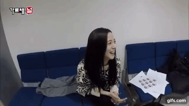 Mệt mỏi vì bão dư luận, Jennie rưng rưng nước mắt khi biết được hành động này của Jisoo Mệt mỏi vì bão dư luận, Jennie rưng rưng nước mắt khi biết được hành động này của Jisoo