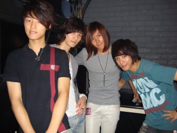 Cựu thành viên CNBLUE bị fan tố cáo: Chê bai đồng nghiệp, quấy rối và body shaming fan nữ Cựu thành viên CNBLUE bị fan tố cáo: Chê bai đồng nghiệp, quấy rối và body shaming fan nữ