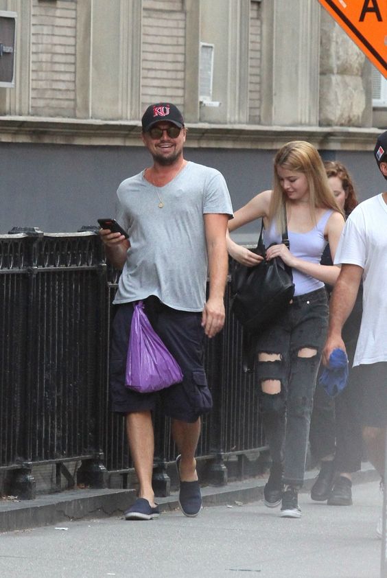 Ảnh paparazzi chụp trộm Leonardo DiCaprio thành meme: Một người khổ vạn người vui! Ảnh paparazzi chụp trộm Leonardo DiCaprio thành meme: Một người khổ vạn người vui!