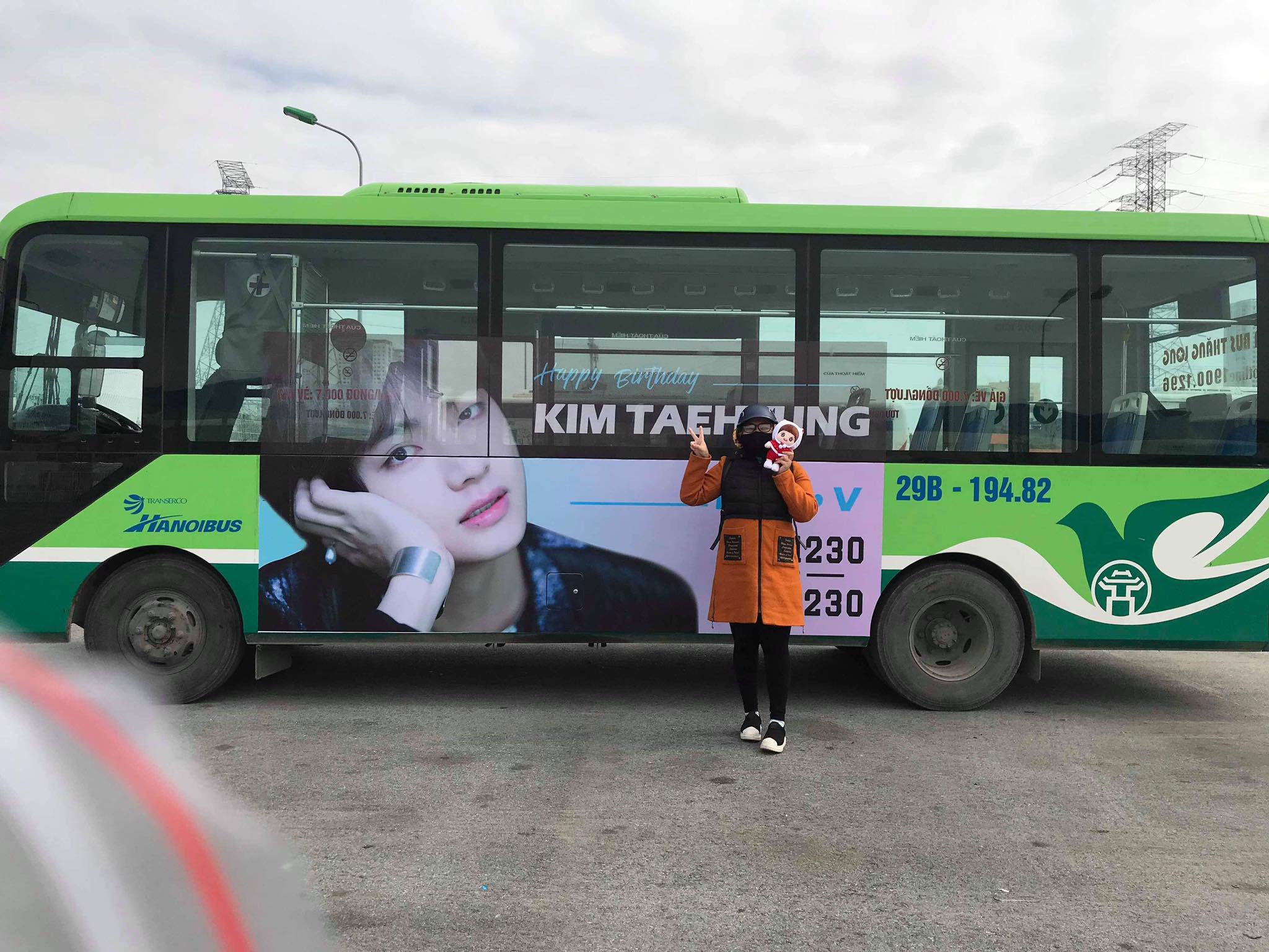 Fans Việt 'chịu chơi' thuê hẳn máy bay để treo băng rôn chúc mừng sinh nhật V (BTS) Fans Việt 'chịu chơi' thuê hẳn máy bay để treo băng rôn chúc mừng sinh nhật V (BTS)
