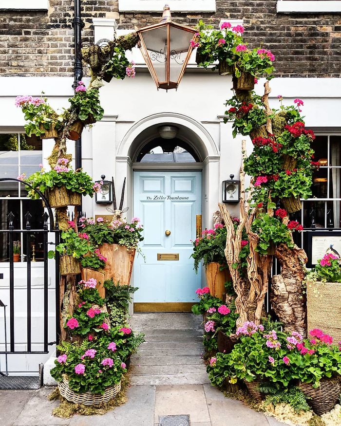Những cánh cửa đẹp thần tiên ở London khiến ta như lạc lối trong phim của Wes Anderson Những cánh cửa đẹp thần tiên ở London khiến ta như lạc lối trong phim của Wes Anderson