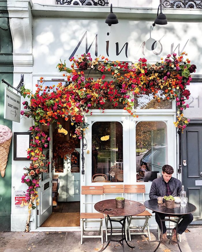 Những cánh cửa đẹp thần tiên ở London khiến ta như lạc lối trong phim của Wes Anderson Những cánh cửa đẹp thần tiên ở London khiến ta như lạc lối trong phim của Wes Anderson