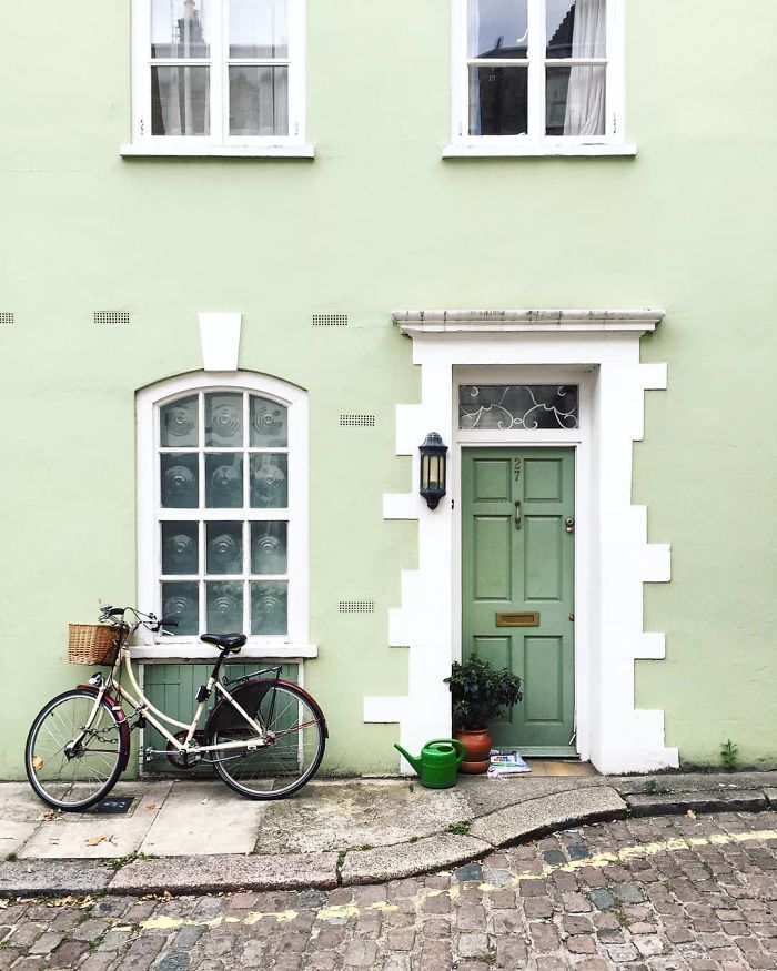 Những cánh cửa đẹp thần tiên ở London khiến ta như lạc lối trong phim của Wes Anderson Những cánh cửa đẹp thần tiên ở London khiến ta như lạc lối trong phim của Wes Anderson