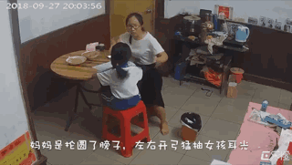 Bữa cơm chan nước mắt của bé gái Trung Quốc bị cha mẹ và em trai đánh đập khiến cả Weibo 'dậy sóng' Bữa cơm chan nước mắt của bé gái Trung Quốc bị cha mẹ và em trai đánh đập khiến cả Weibo 'dậy sóng'