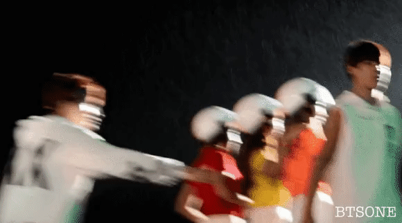 Muôn kiểu 'tránh gái như tránh tà' của nam idol K-Pop: Jungkook đơ như cây cơ, B.I hốt hoảng bỏ chạy Muôn kiểu 'tránh gái như tránh tà' của nam idol K-Pop: Jungkook đơ như cây cơ, B.I hốt hoảng bỏ chạy