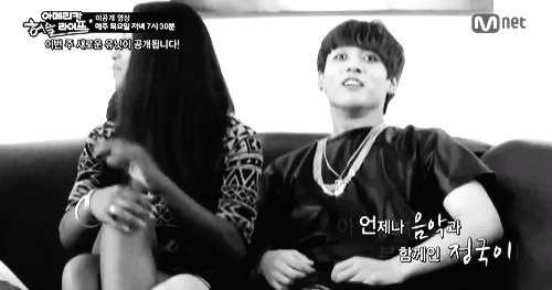 Muôn kiểu 'tránh gái như tránh tà' của nam idol K-Pop: Jungkook đơ như cây cơ, B.I hốt hoảng bỏ chạy Muôn kiểu 'tránh gái như tránh tà' của nam idol K-Pop: Jungkook đơ như cây cơ, B.I hốt hoảng bỏ chạy