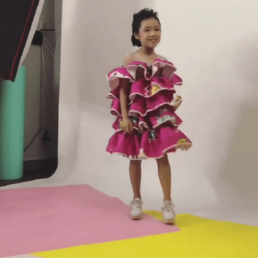 Netizen Hàn cũng phải thán phục khả năng catwalk và thần thái cực đỉnh của mẫu nhí 8 tuổi người Việt Netizen Hàn cũng phải thán phục khả năng catwalk và thần thái cực đỉnh của mẫu nhí 8 tuổi người Việt