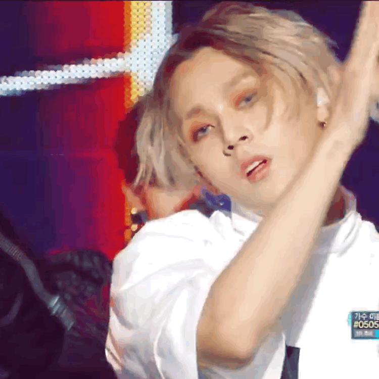 8 nam thần K-Pop tôn vinh vẻ đẹp phi giới tính khi trang điểm đậm 8 nam thần K-Pop tôn vinh vẻ đẹp phi giới tính khi trang điểm đậm