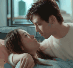 'Đêm Ấy Sao Chổi Đến': Idol mỹ nam xuyên không đi tìm bản sao của mình lại phải lòng fangirl 'Đêm Ấy Sao Chổi Đến': Idol mỹ nam xuyên không đi tìm bản sao của mình lại phải lòng fangirl