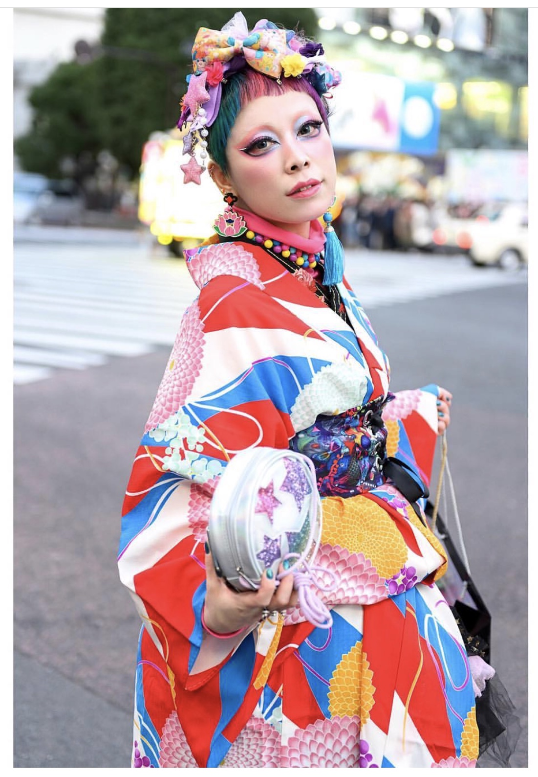Phong cách Harajuku ngày nay: Bạn theo phe thích chơi đùa với màu sắc hay team 'quái - độc - dị' Phong cách Harajuku ngày nay: Bạn theo phe thích chơi đùa với màu sắc hay team 'quái - độc - dị'