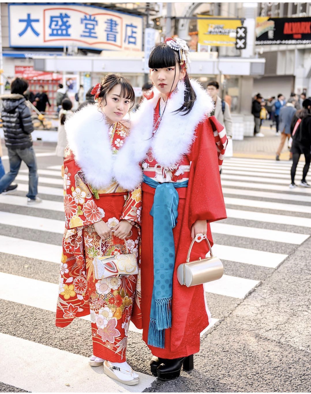 Phong cách Harajuku ngày nay: Bạn theo phe thích chơi đùa với màu sắc hay team 'quái - độc - dị' Phong cách Harajuku ngày nay: Bạn theo phe thích chơi đùa với màu sắc hay team 'quái - độc - dị'