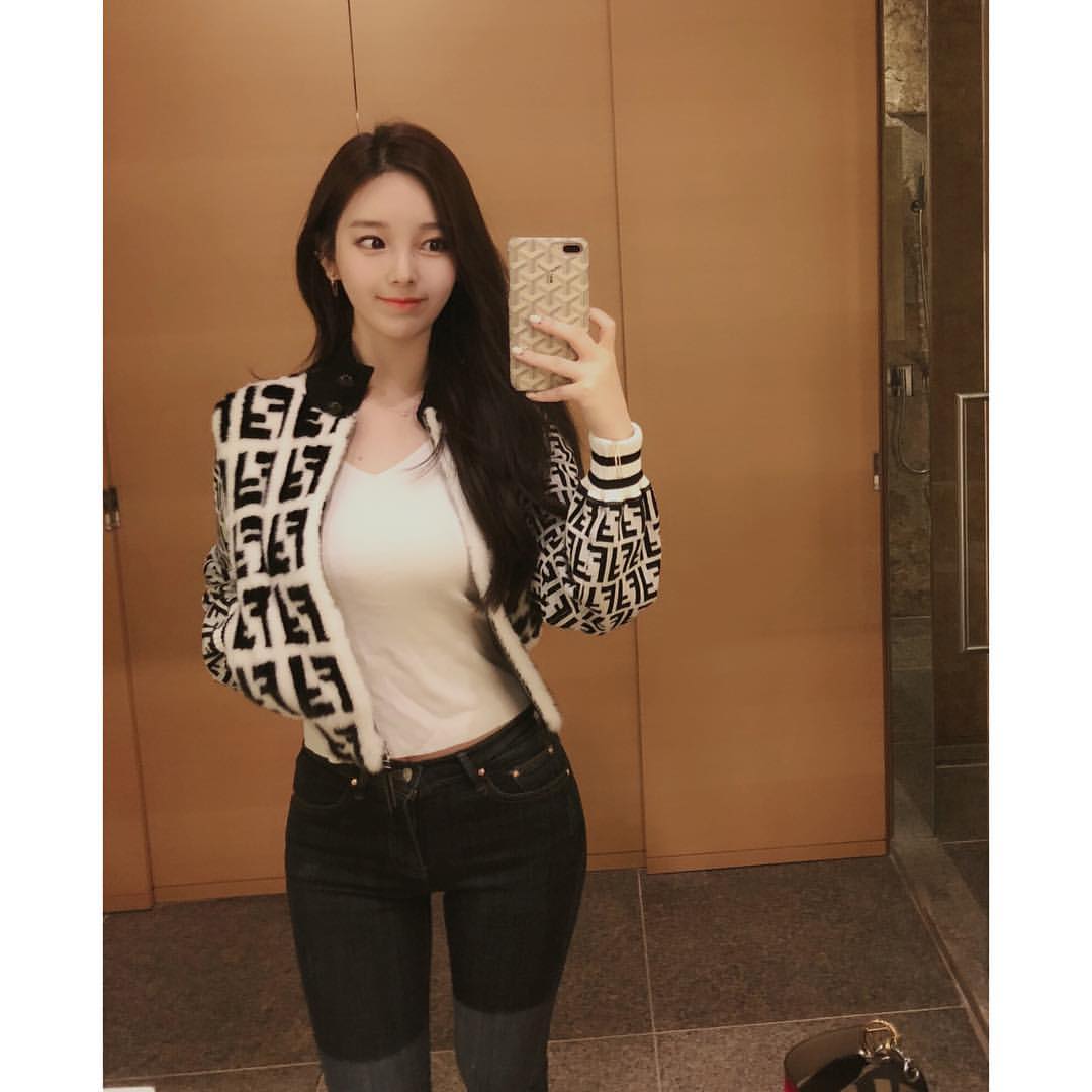Tác giả webtoon đình đám 'True Beauty' lần đầu lộ diện: Nhan sắc cực phẩm như nữ chính trong truyện Tác giả webtoon đình đám 'True Beauty' lần đầu lộ diện: Nhan sắc cực phẩm như nữ chính trong truyện