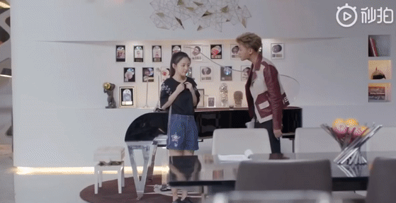 Ngô Thiến và Hoàng Tử Thao – Cặp đôi chí chóe trên phim nhưng ngọt ngào ‘thả thính’ nơi hậu trường Ngô Thiến và Hoàng Tử Thao – Cặp đôi chí chóe trên phim nhưng ngọt ngào ‘thả thính’ nơi hậu trường