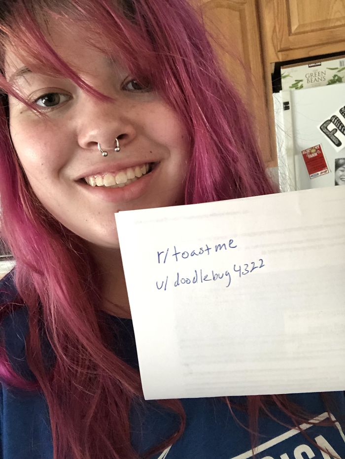 #ToastMe: Trào lưu người lạ động viên lẫn nhau sẽ khiến bạn cảm thấy ấm lòng hơn #ToastMe: Trào lưu người lạ động viên lẫn nhau sẽ khiến bạn cảm thấy ấm lòng hơn