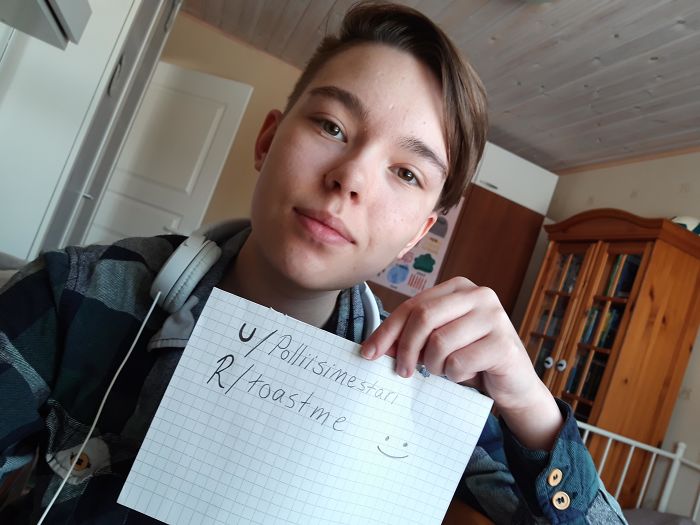 #ToastMe: Trào lưu người lạ động viên lẫn nhau sẽ khiến bạn cảm thấy ấm lòng hơn #ToastMe: Trào lưu người lạ động viên lẫn nhau sẽ khiến bạn cảm thấy ấm lòng hơn