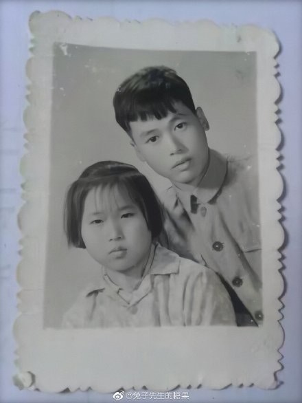 Trào lưu đang làm mưa làm gió trên Weibo: 'Khoe ảnh cưới của bố mẹ ngày xưa' Trào lưu đang làm mưa làm gió trên Weibo: 'Khoe ảnh cưới của bố mẹ ngày xưa'