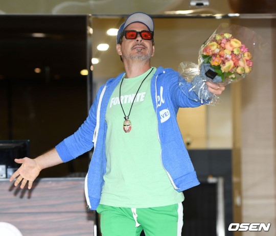 'Iron Man' Robert Downey Jr.: Chưa có màu nào trên đời mà anh đây chưa mặc lên người hết 'Iron Man' Robert Downey Jr.: Chưa có màu nào trên đời mà anh đây chưa mặc lên người hết