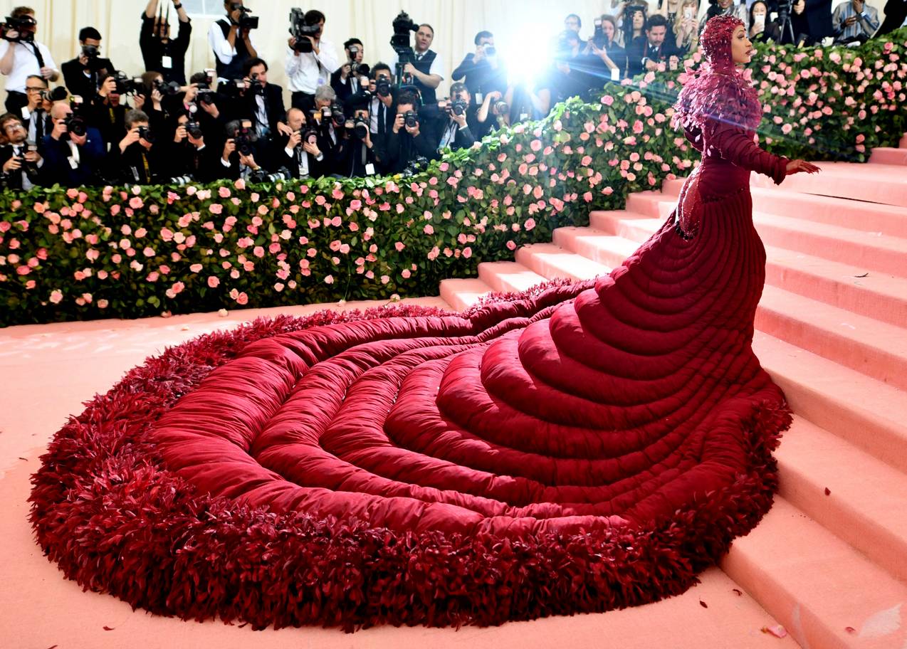 Các sao mặc gì để 'chặt chém' lẫn nhau trên thảm đỏ Met Gala 2019? Các sao mặc gì để 'chặt chém' lẫn nhau trên thảm đỏ Met Gala 2019?