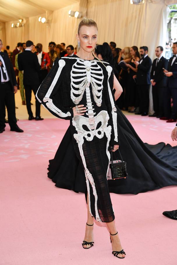 Các sao mặc gì để 'chặt chém' lẫn nhau trên thảm đỏ Met Gala 2019? Các sao mặc gì để 'chặt chém' lẫn nhau trên thảm đỏ Met Gala 2019?