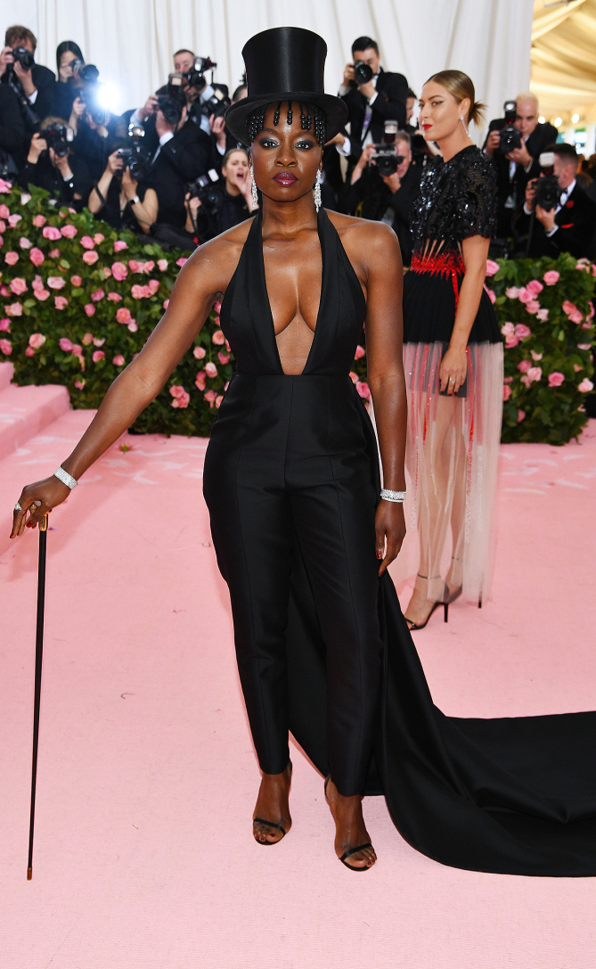 Các sao mặc gì để 'chặt chém' lẫn nhau trên thảm đỏ Met Gala 2019? Các sao mặc gì để 'chặt chém' lẫn nhau trên thảm đỏ Met Gala 2019?