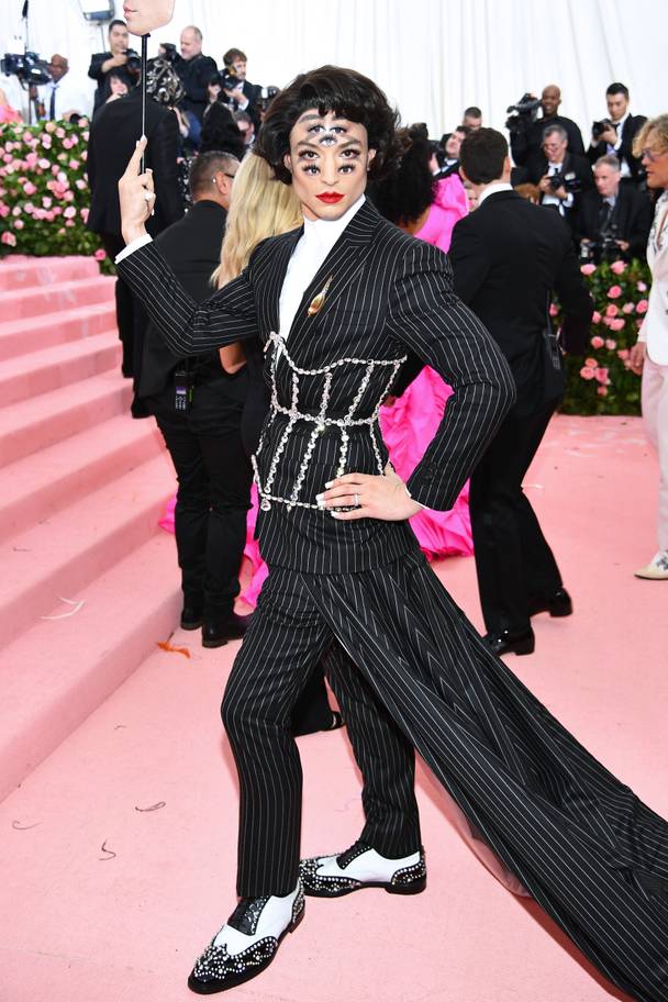 Các sao mặc gì để 'chặt chém' lẫn nhau trên thảm đỏ Met Gala 2019? Các sao mặc gì để 'chặt chém' lẫn nhau trên thảm đỏ Met Gala 2019?