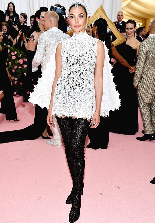 Các sao mặc gì để 'chặt chém' lẫn nhau trên thảm đỏ Met Gala 2019? Các sao mặc gì để 'chặt chém' lẫn nhau trên thảm đỏ Met Gala 2019?