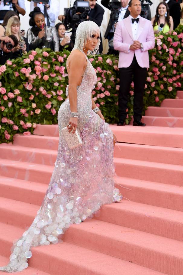 Các sao mặc gì để 'chặt chém' lẫn nhau trên thảm đỏ Met Gala 2019? Các sao mặc gì để 'chặt chém' lẫn nhau trên thảm đỏ Met Gala 2019?