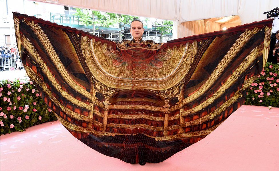 Các sao mặc gì để 'chặt chém' lẫn nhau trên thảm đỏ Met Gala 2019? Các sao mặc gì để 'chặt chém' lẫn nhau trên thảm đỏ Met Gala 2019?