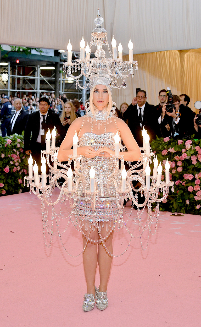 Các sao mặc gì để 'chặt chém' lẫn nhau trên thảm đỏ Met Gala 2019? Các sao mặc gì để 'chặt chém' lẫn nhau trên thảm đỏ Met Gala 2019?