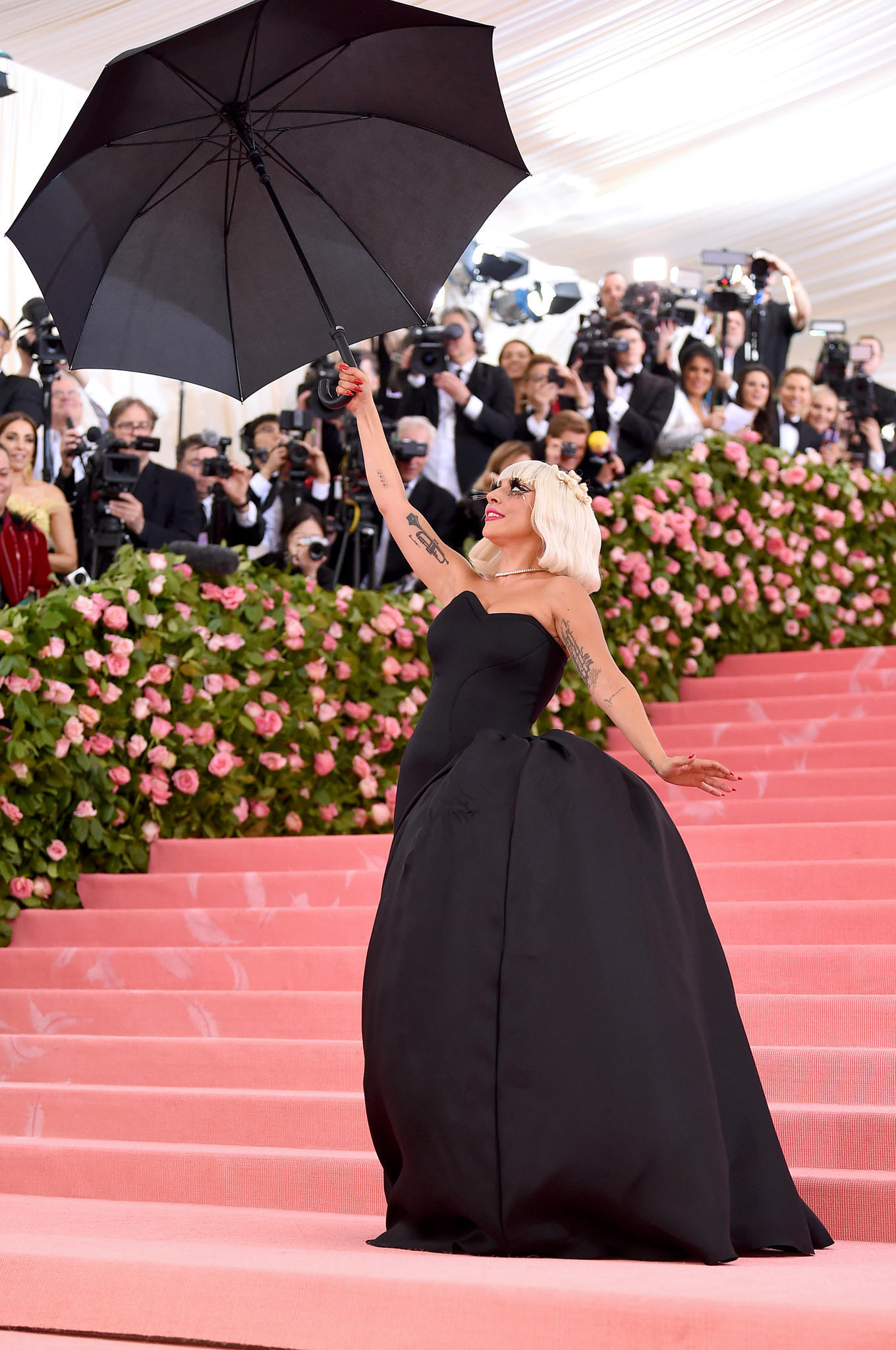 Các sao mặc gì để 'chặt chém' lẫn nhau trên thảm đỏ Met Gala 2019? Các sao mặc gì để 'chặt chém' lẫn nhau trên thảm đỏ Met Gala 2019?