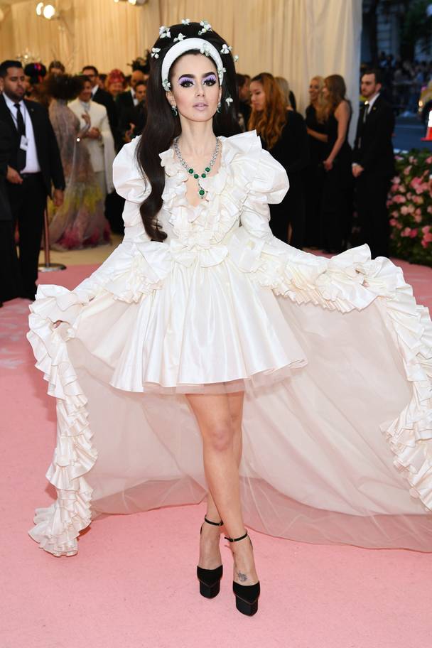 Các sao mặc gì để 'chặt chém' lẫn nhau trên thảm đỏ Met Gala 2019? Các sao mặc gì để 'chặt chém' lẫn nhau trên thảm đỏ Met Gala 2019?