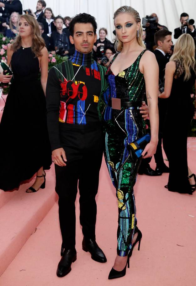Các sao mặc gì để 'chặt chém' lẫn nhau trên thảm đỏ Met Gala 2019? Các sao mặc gì để 'chặt chém' lẫn nhau trên thảm đỏ Met Gala 2019?