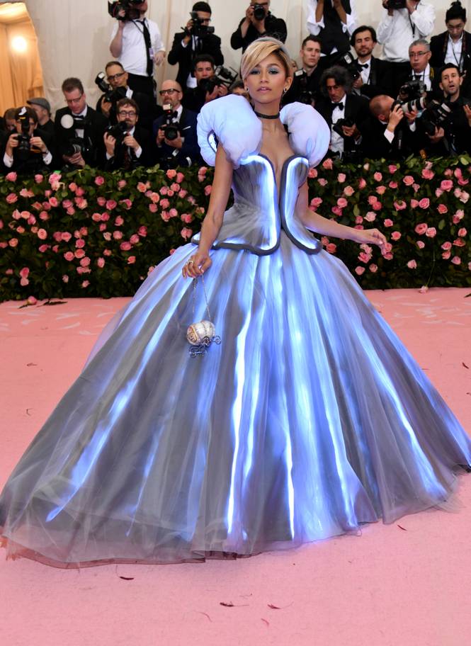 Các sao mặc gì để 'chặt chém' lẫn nhau trên thảm đỏ Met Gala 2019? Các sao mặc gì để 'chặt chém' lẫn nhau trên thảm đỏ Met Gala 2019?