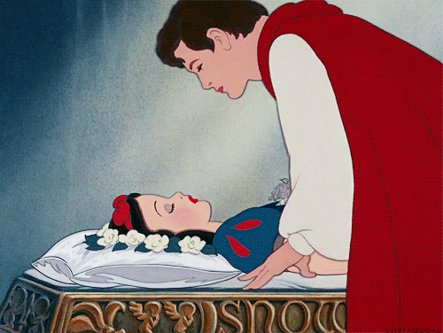 Tuổi thơ có Disney vì đã lược bỏ những yếu tố ghê rợn trong bản gốc 'Nàng Bạch Tuyết và Bảy Chú Lùn' Tuổi thơ có Disney vì đã lược bỏ những yếu tố ghê rợn trong bản gốc 'Nàng Bạch Tuyết và Bảy Chú Lùn'