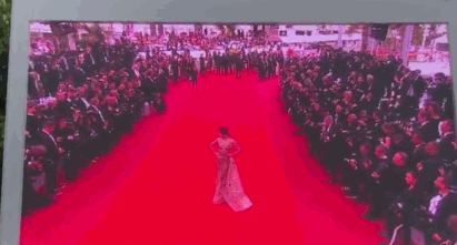 Sao nữ 'Diên Hi Công Lược' cố đu bám thảm đỏ Cannes, bị đuổi liền giả vờ không hiểu tiếng Anh Sao nữ 'Diên Hi Công Lược' cố đu bám thảm đỏ Cannes, bị đuổi liền giả vờ không hiểu tiếng Anh