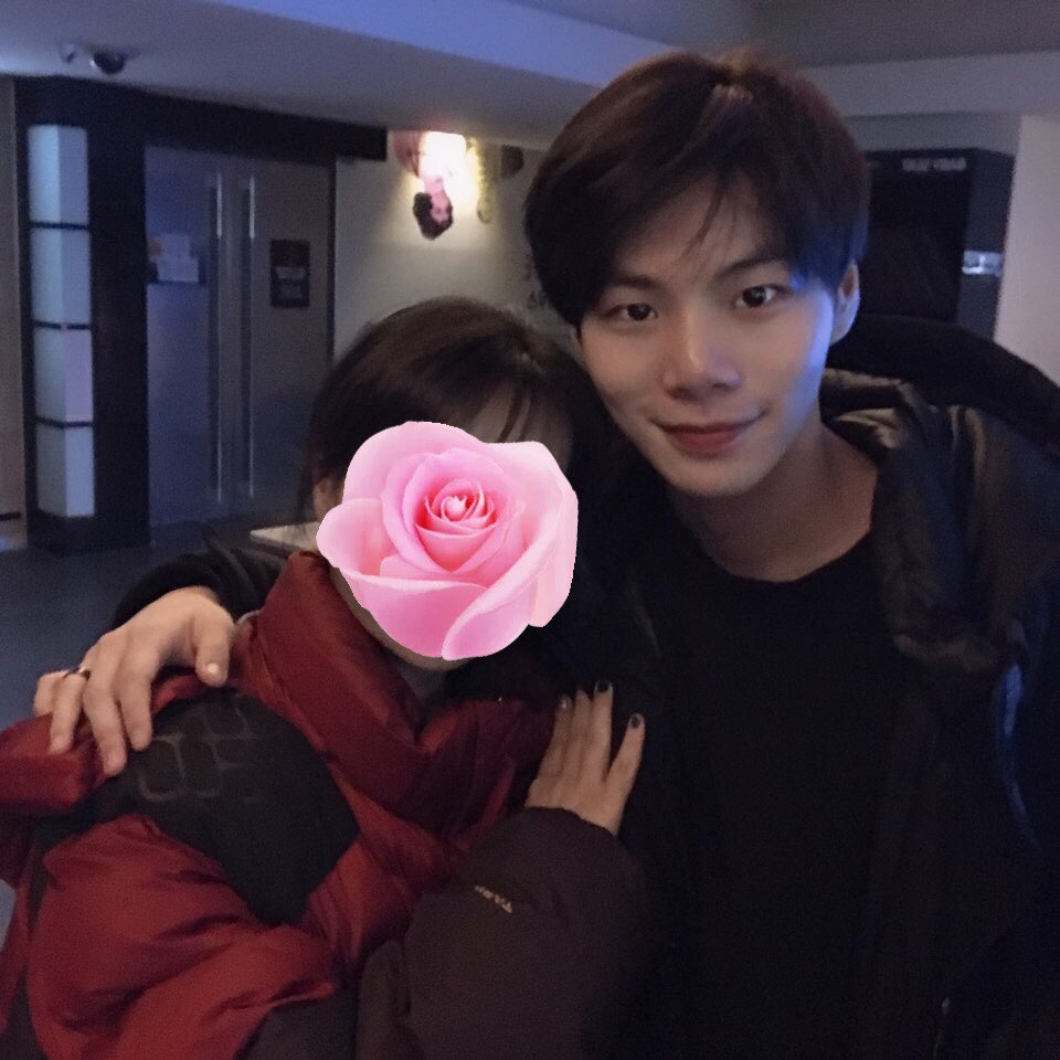 Produce X 101: Trainee 'bét bảng' tăng hạng thần kì nhờ tâm thư đáng yêu của chị gái gửi netizen Hàn Produce X 101: Trainee 'bét bảng' tăng hạng thần kì nhờ tâm thư đáng yêu của chị gái gửi netizen Hàn