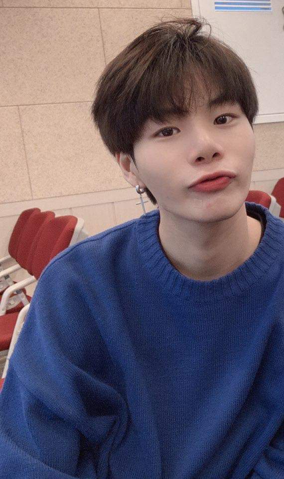 Produce X 101: Trainee 'bét bảng' tăng hạng thần kì nhờ tâm thư đáng yêu của chị gái gửi netizen Hàn Produce X 101: Trainee 'bét bảng' tăng hạng thần kì nhờ tâm thư đáng yêu của chị gái gửi netizen Hàn