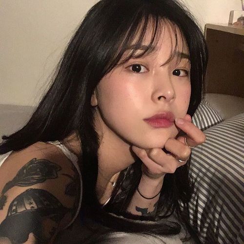 Xuất hiện người đẹp có biệt danh 'Sulli phiên bản xăm trổ', dân tình nhận xét độ giống nhau đến 90% Xuất hiện người đẹp có biệt danh 'Sulli phiên bản xăm trổ', dân tình nhận xét độ giống nhau đến 90%