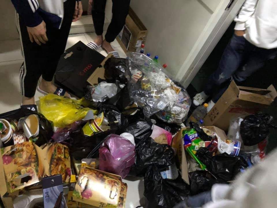 Cuộc thi 'Ai ở bẩn nhất': Sinh viên Hàn Quốc hào hứng gửi ảnh tham gia, chỉ khán giả là choáng nặng Cuộc thi 'Ai ở bẩn nhất': Sinh viên Hàn Quốc hào hứng gửi ảnh tham gia, chỉ khán giả là choáng nặng