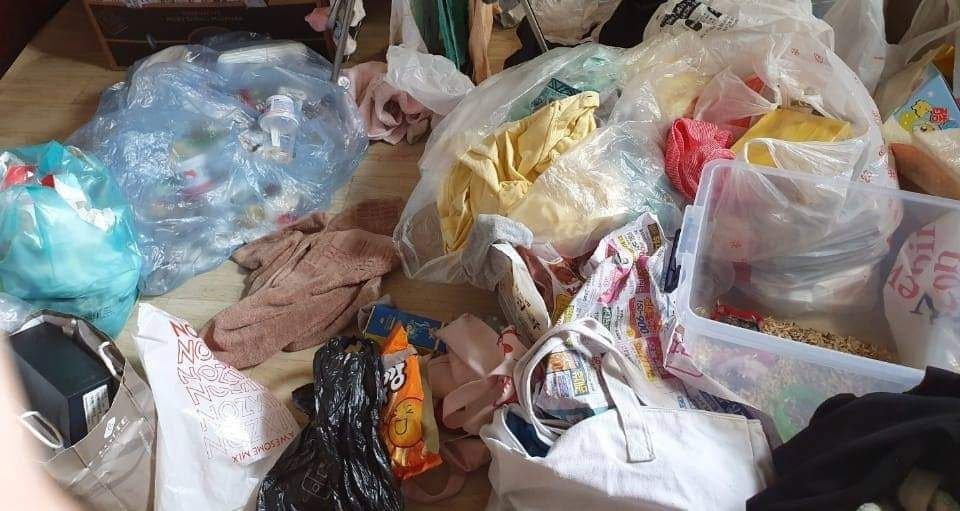 Cuộc thi 'Ai ở bẩn nhất': Sinh viên Hàn Quốc hào hứng gửi ảnh tham gia, chỉ khán giả là choáng nặng Cuộc thi 'Ai ở bẩn nhất': Sinh viên Hàn Quốc hào hứng gửi ảnh tham gia, chỉ khán giả là choáng nặng