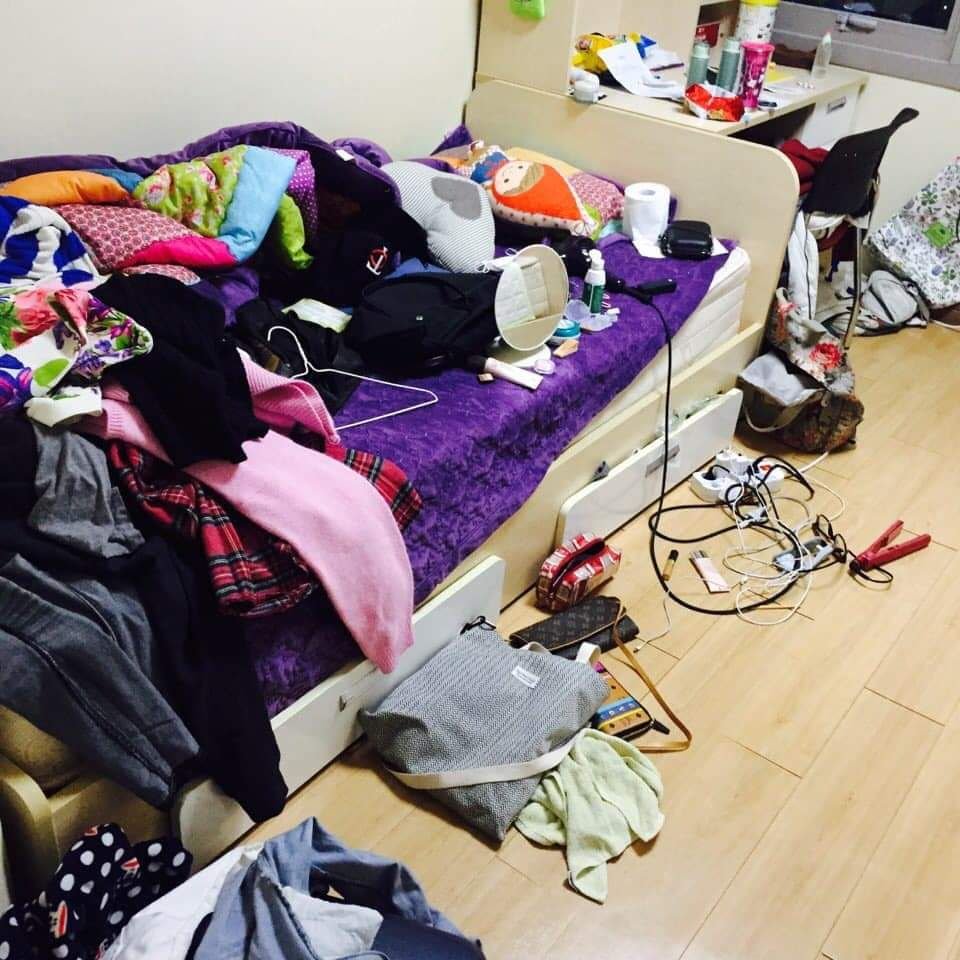 Cuộc thi 'Ai ở bẩn nhất': Sinh viên Hàn Quốc hào hứng gửi ảnh tham gia, chỉ khán giả là choáng nặng Cuộc thi 'Ai ở bẩn nhất': Sinh viên Hàn Quốc hào hứng gửi ảnh tham gia, chỉ khán giả là choáng nặng