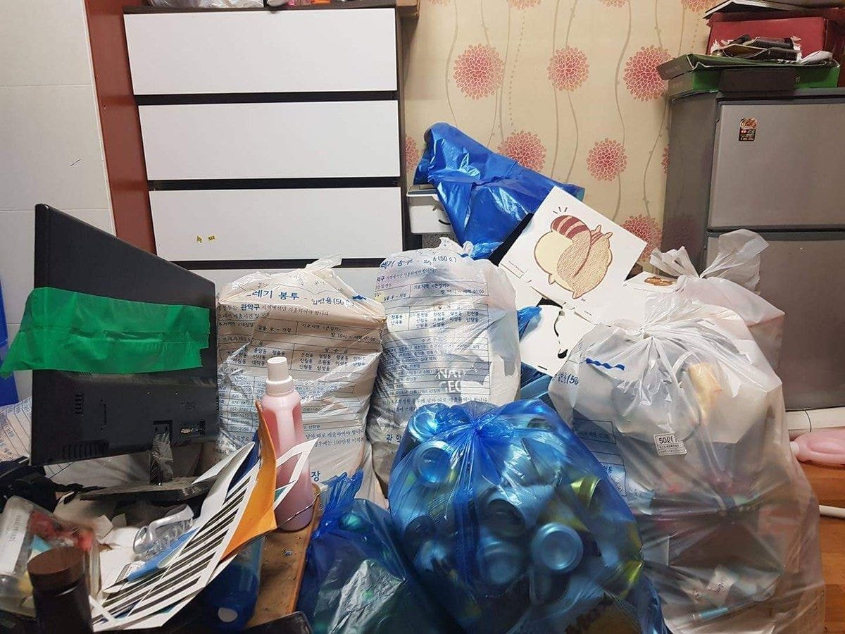 Cuộc thi 'Ai ở bẩn nhất': Sinh viên Hàn Quốc hào hứng gửi ảnh tham gia, chỉ khán giả là choáng nặng Cuộc thi 'Ai ở bẩn nhất': Sinh viên Hàn Quốc hào hứng gửi ảnh tham gia, chỉ khán giả là choáng nặng