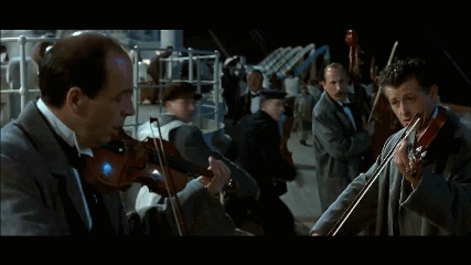 Ban nhạc vui tính chơi nhạc phim 'Titanic' khi sàn trung tâm thương mại đang bị ngập Ban nhạc vui tính chơi nhạc phim 'Titanic' khi sàn trung tâm thương mại đang bị ngập