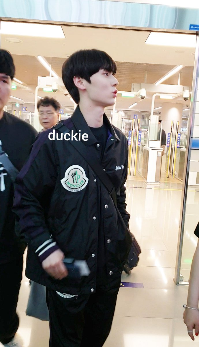 Sasaeng fan nổi tiếng nguy hiểm của Minhyun công khai tuyển 'bạn đồng hành' người Việt Sasaeng fan nổi tiếng nguy hiểm của Minhyun công khai tuyển 'bạn đồng hành' người Việt
