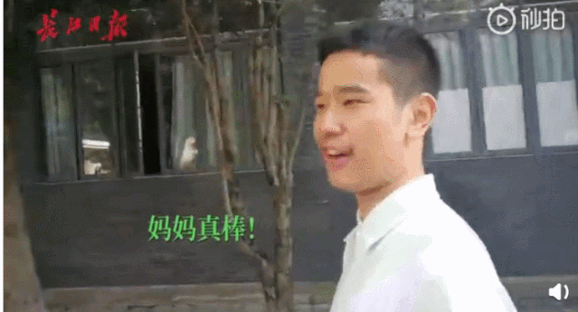 Gia đình bá đạo: Con bận ôn thi không chơi game được, mẹ thay con chơi game giữ account Gia đình bá đạo: Con bận ôn thi không chơi game được, mẹ thay con chơi game giữ account