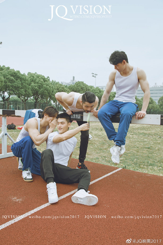 Bộ ảnh khoe body trong KTX của nam sinh Đại học thể thao Thượng Hải khiến hội chị em quyết tâm... thi lại ĐH Bộ ảnh khoe body trong KTX của nam sinh Đại học thể thao Thượng Hải khiến hội chị em quyết tâm... thi lại ĐH