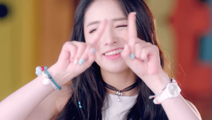 Chu Khiết Quỳnh: Từ 'bạn gái tin đồn Vương Tư Thông' đến idol ăn nói kém duyên, chuyên mặc hàng fake Chu Khiết Quỳnh: Từ 'bạn gái tin đồn Vương Tư Thông' đến idol ăn nói kém duyên, chuyên mặc hàng fake