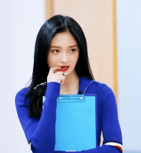 Chu Khiết Quỳnh: Từ 'bạn gái tin đồn Vương Tư Thông' đến idol ăn nói kém duyên, chuyên mặc hàng fake Chu Khiết Quỳnh: Từ 'bạn gái tin đồn Vương Tư Thông' đến idol ăn nói kém duyên, chuyên mặc hàng fake